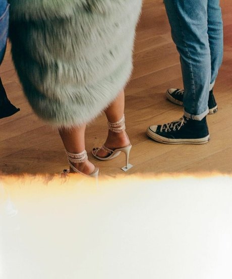 Naomi Scott star sexy photos