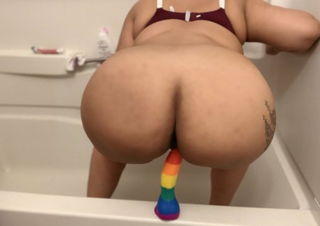 cinnamonbunnz model pornographic pic