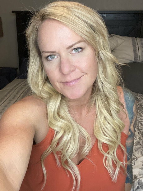 saggy tits onlyfans nude gallery