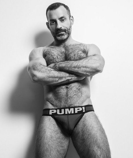 vinbarracafree naked model pic