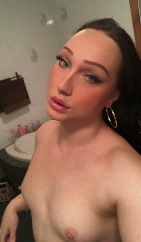 misstinyangel pretty model picture