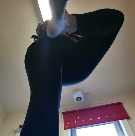 kaybeesfeets pornographic model archive