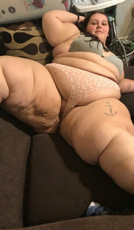 thiccyyy2thicc star naked image