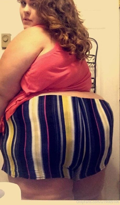 thiccyyy2thicc nudes model image