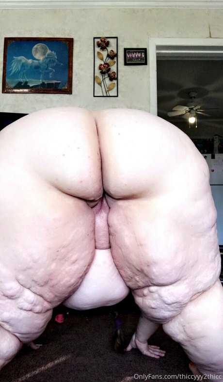 thiccyyy2thicc nude model img