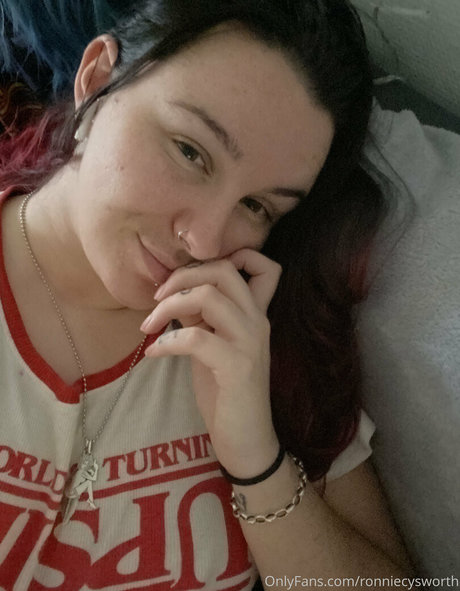 ronniecysworth sexy star pics