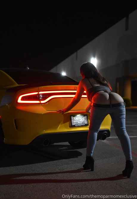 lyssaugust naked model image