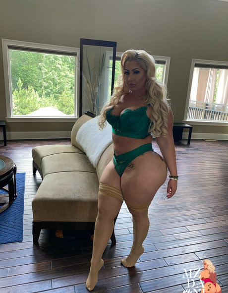 mzdanibadgirl adult model picture