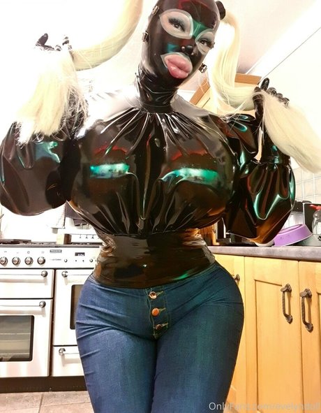 evelyndoll star naked img