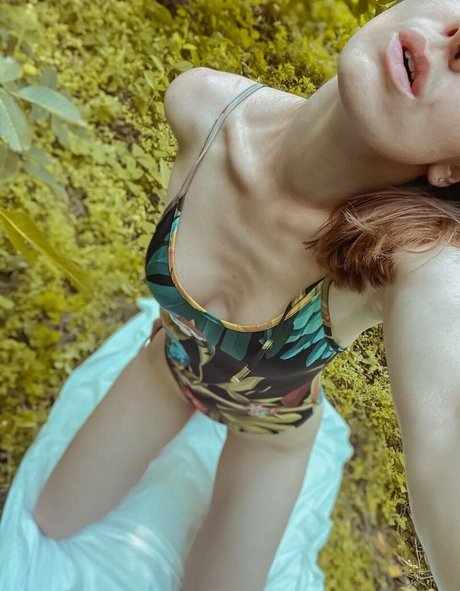 evaholiday beautiful model img