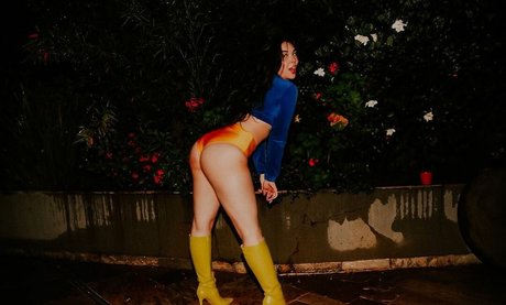 Anna Kisue art star pics