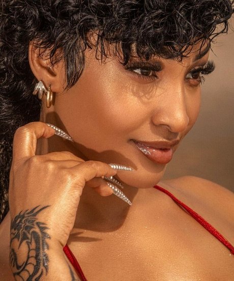 Shenseea art model archive