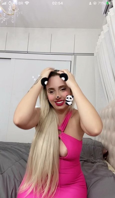 Iza Bassaga art star photos