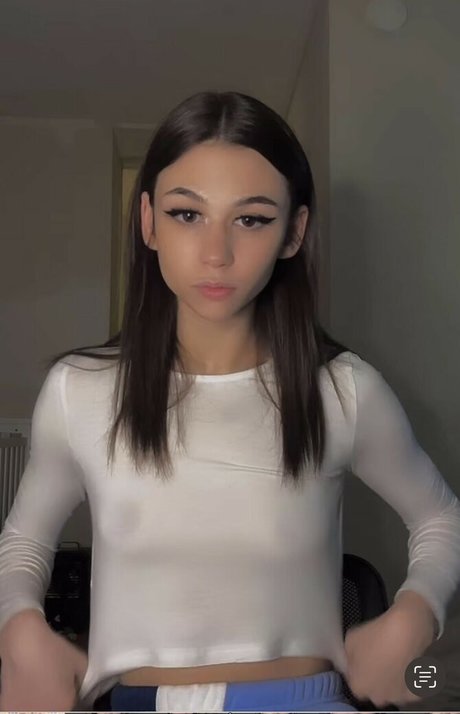 Brianna Lewis naked pornstar gallery