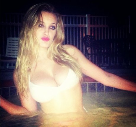 itssbriibitchh hot star photos