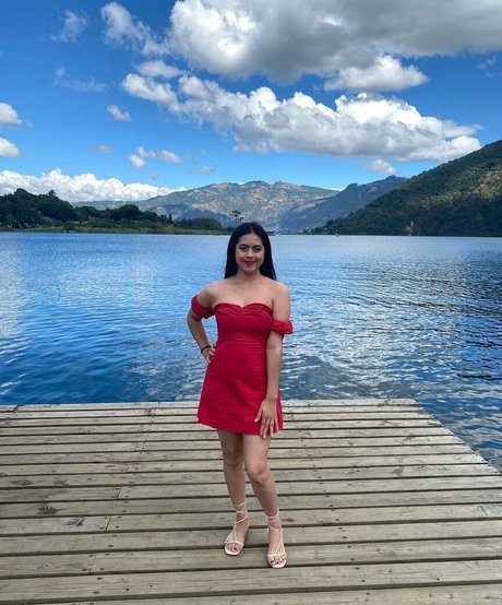 petite brunette onlyfans pretty pic