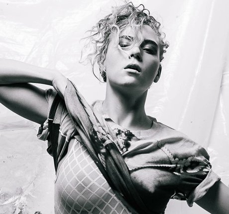 katcunning pretty model image