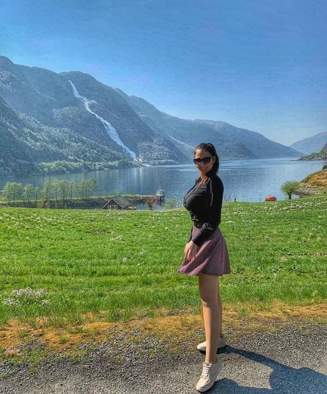 Gulia porn model image