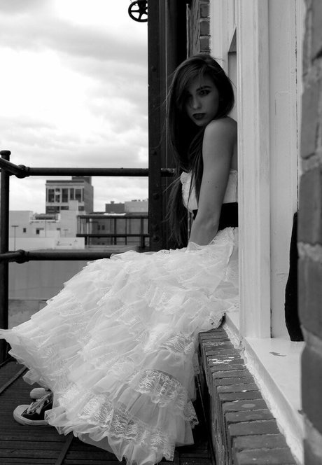 Amanda Thompson porn model galleries