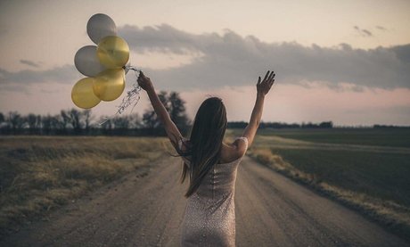 Amanda Thompson model naked image