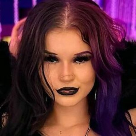 heyitzviolet xxx model picture