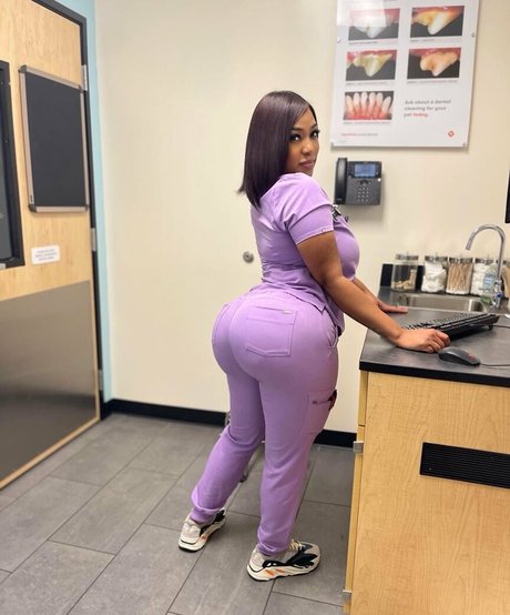 ActingLightskin art model picture