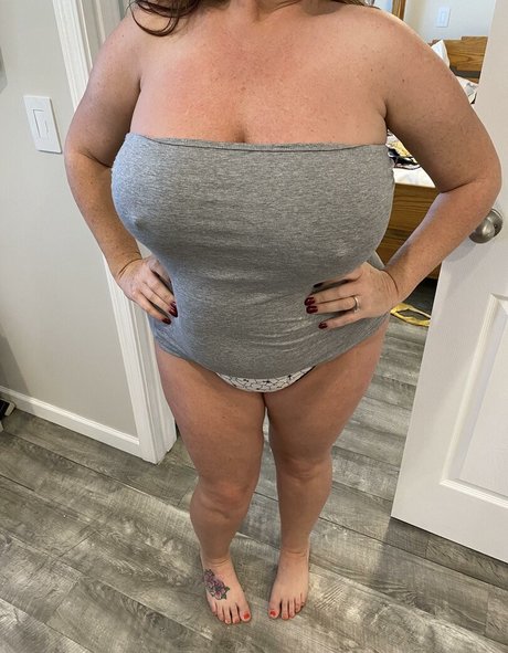 Busty38HH pornstar nudes picture