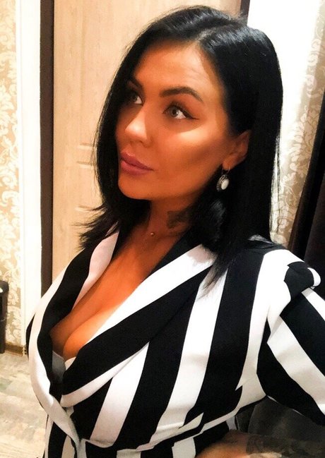 Marina Burnashova model erotic pic