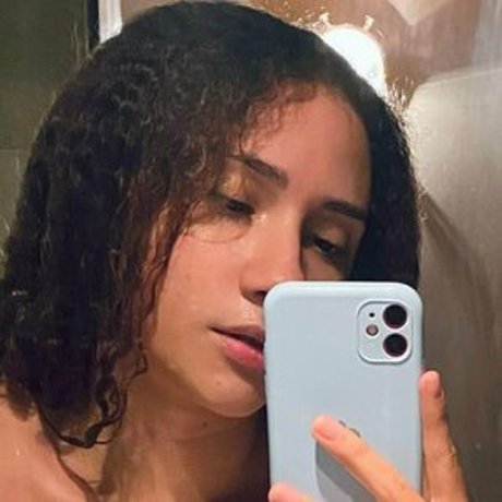 Hoelessbian model hd pictures