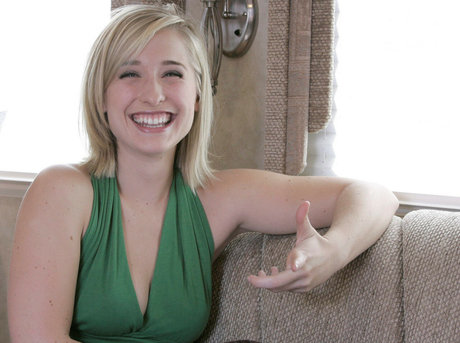 Allison Mack model perfect pictures