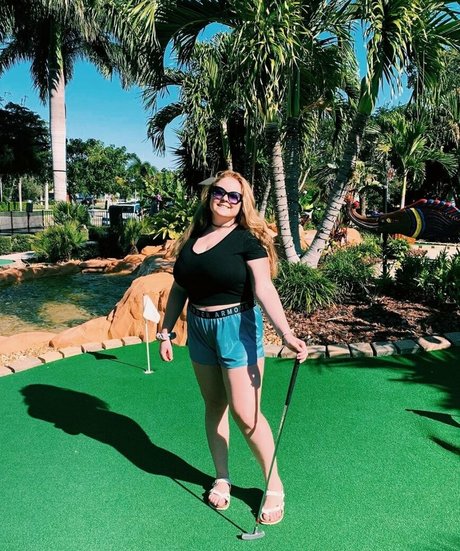 Amberly sexy model photo