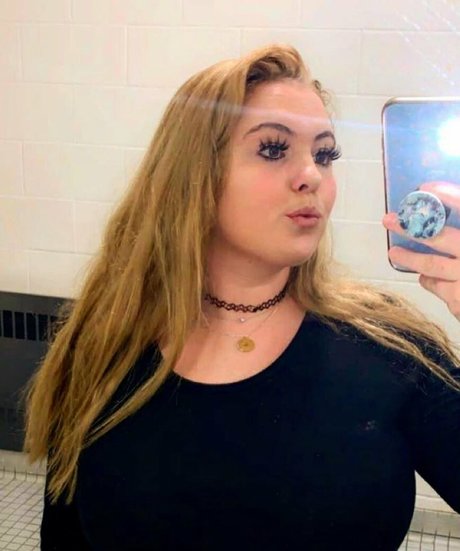 Amberly model high quality images