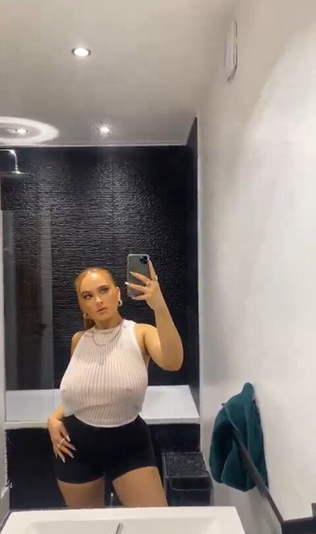 Laura Svensson model best picture