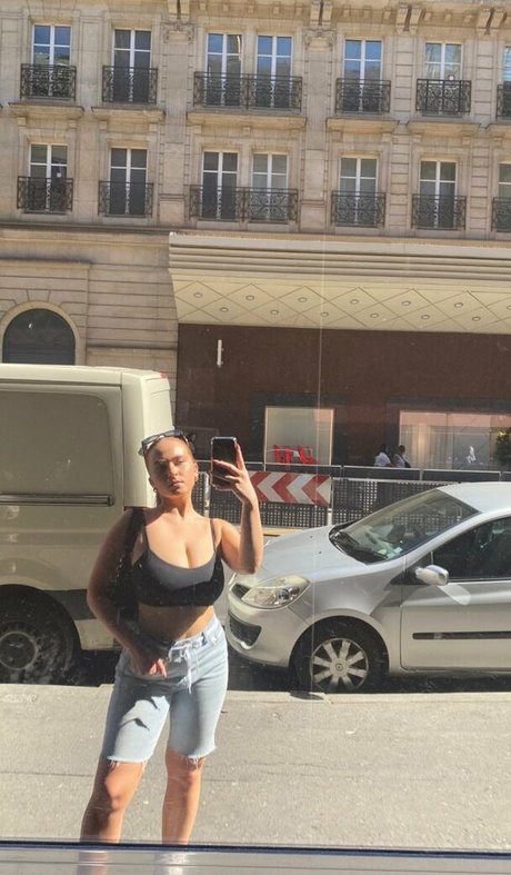 Laura Svensson adult model pictures