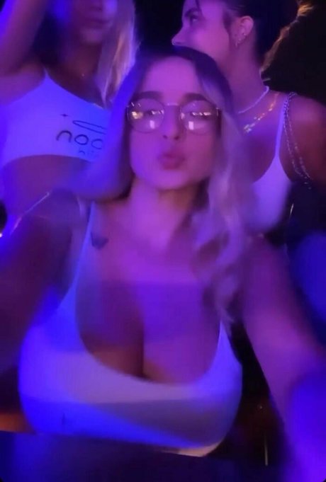 Noa Perets model erotic image