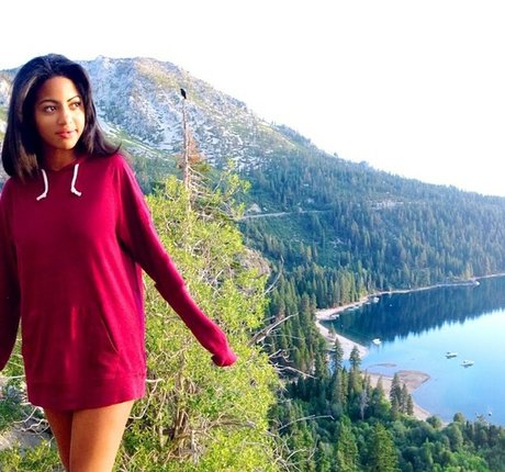 Camille Hyde sexy model img