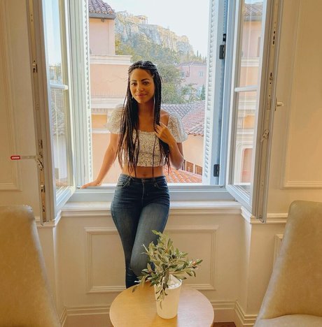 Camille Hyde free actress image