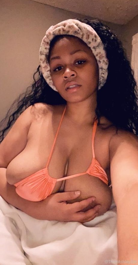 Ashley Zee sexy actress img