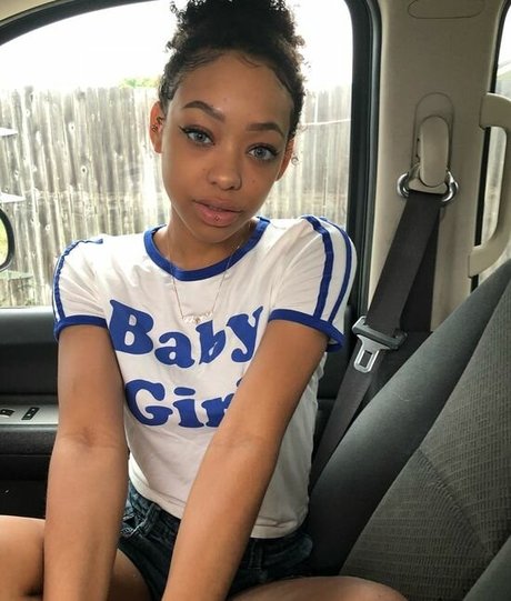 chynaunique erotic pornstar img