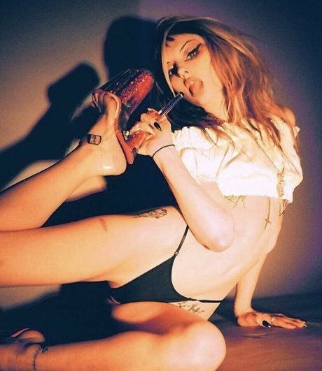 LilithLevisis star naked photos