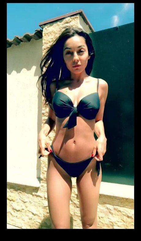 Bustyan model perfect archive