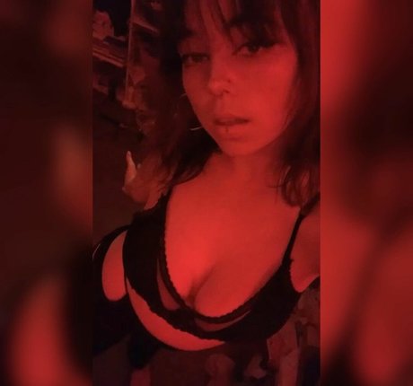 Daisyy mayyy nude actress pic