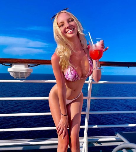 Taylor Drew star pretty photos