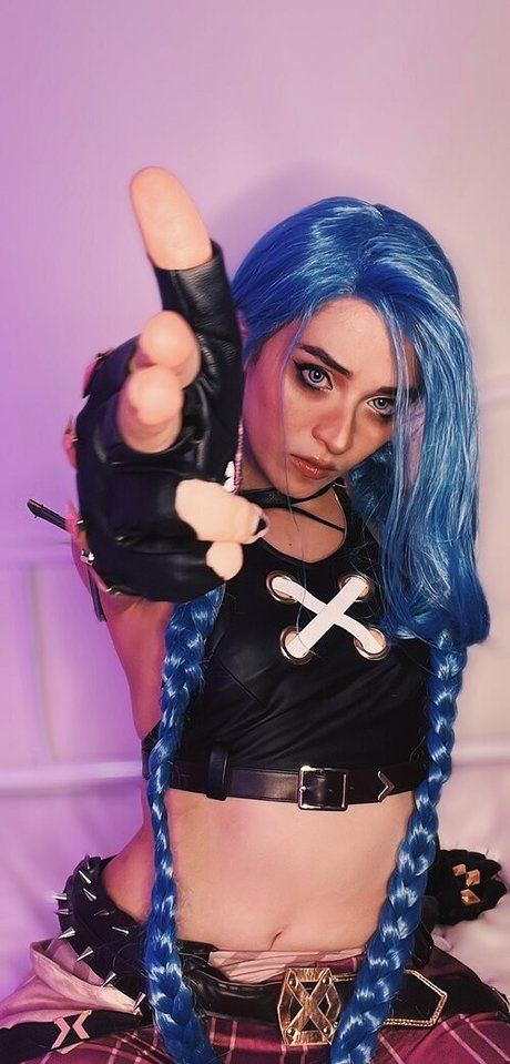 Vain Virgo nude star pictures