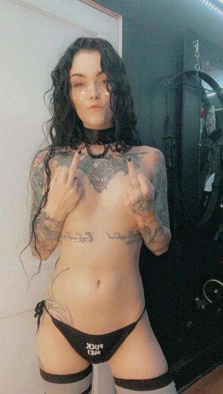 Lady Tish model nude photos