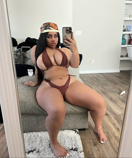 Soymamiyv erotic pornstar photos