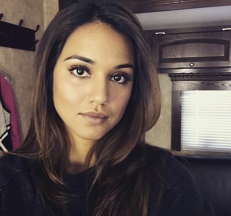 Summer Bishil model beautiful image