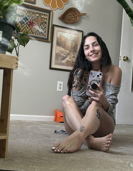 Ashley Loots model high quality img