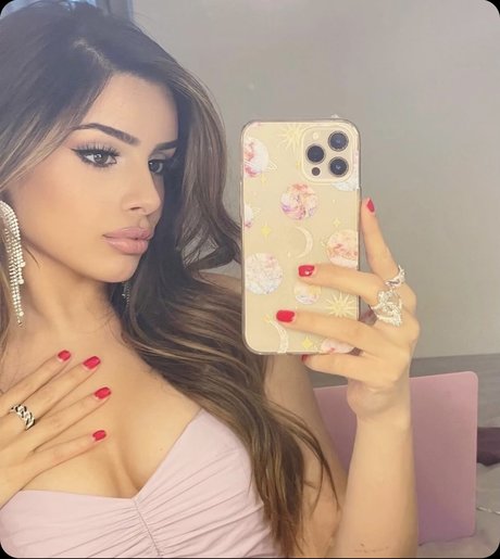 Celina Sharma star pretty image