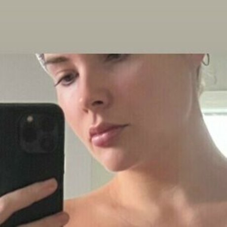 Sarah Harris best actress pics